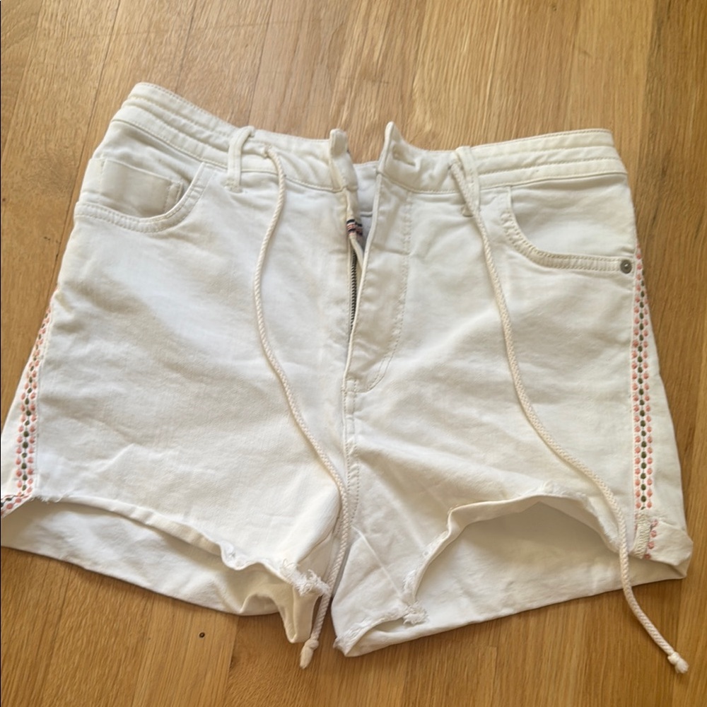 Pilcro White Women's Jean Shorts with pink embroidery